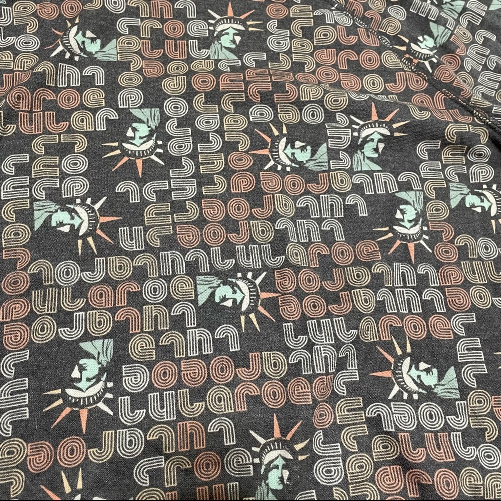 LuLaRoe Jane top medium EUC Statue of Liberty - Picture 2 of 3